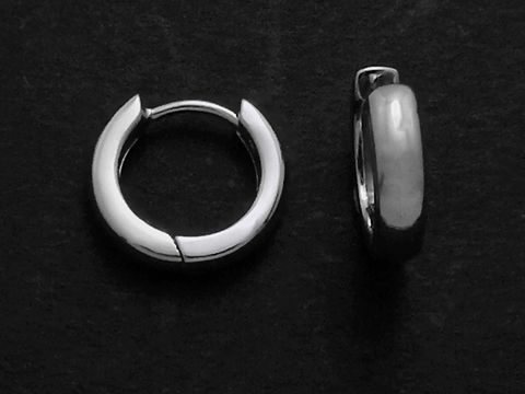 Creolen aus Weißgold 585 im Scharnierdesign mit einer Größe von 1,1 cm x 3 x 2 mm, hergestellt von Juwelier Harnisch, klassisch und elegant.