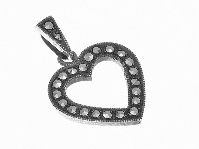 Herzanhänger aus teilmattiertem Sterling Silber, geschwärzt, verziert mit funkelndem Markasit, elegant und reizvoll, Hersteller: Juwelier Harnisch, Perlen & Steine.