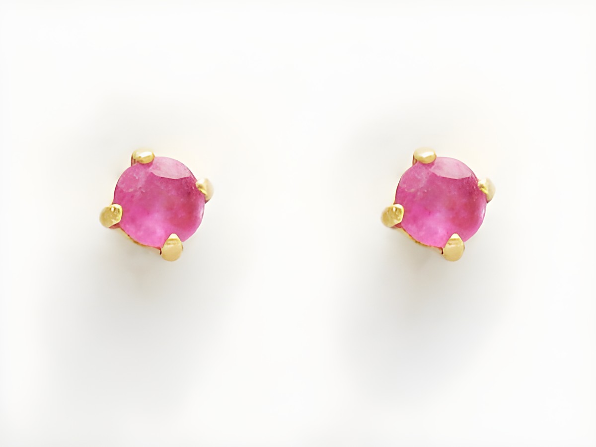 Wunderschöne Gold Ohrstecker mit Rubin, Hersteller Juwelier Harnisch, strahlen Eleganz und Stil aus. Diese Ohrringe sind ein perfektes Accessoire für jeden Anlass.