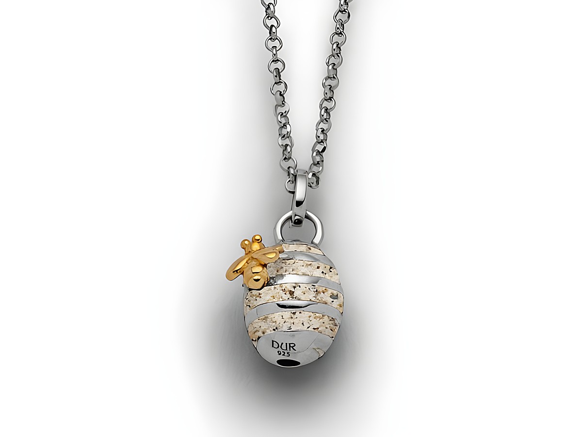 Sterling Silber Kette von DUR mit einem Bienen-Anhänger und Strandsand-Design, Länge 42 cm, elegant und zeitlos gestaltet, ideal für jeden Anlass.