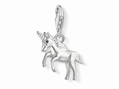 Charm-Anhänger Einhorn aus Silber von Thomas Sabo, detailreich und glänzend, mit einem beweglichen Karabiner und einem spielerischen Design, ideal für Schmuckliebhaber.