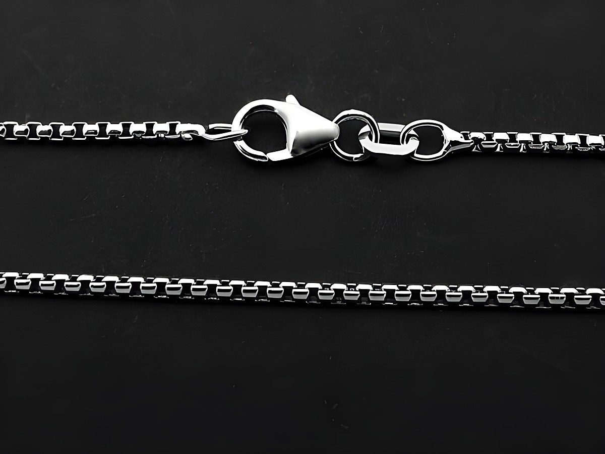 Silberkette Venezia aus Sterling Silber, rhodiniert, 50 cm lang und 1,6 x 1,6 mm dick mit sicherem Karabinerverschluss, Hersteller Juwelier Harnisch.
