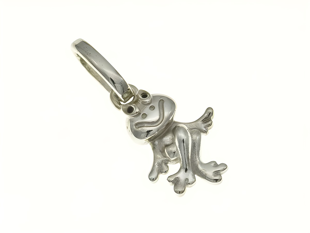 Frosch Anhänger aus rhodiniertem Sterling Silber mit Lackdetails, ideal für Kinder, hergestellt von Juwelier Harnisch, verspielt und niedlich gestaltet.