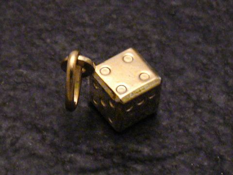 Designer Gold Anhänger Gold 333 Würfel Spiel Glück, Hersteller Juwelier Harnisch, detailreich gearbeiteter Würfelanhänger aus Gold mit einer stabilen Öse zum Befestigen.