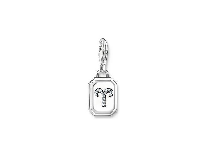 Charm-Anhänger von Thomas Sabo aus Silber mit geschwärzter Oberfläche und Zirkonia, zeigt das Sternzeichen Widder in einer eleganten Form. Ideal für stilvolle Akzente.
