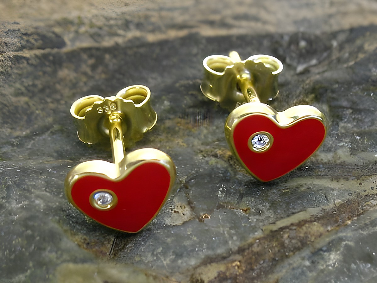 Herzemaillierte Goldohrringe mit Kristall, für Kinder geeignet, Hersteller Juwelier Harnisch, hübsches Design in Form von roten Herzen.