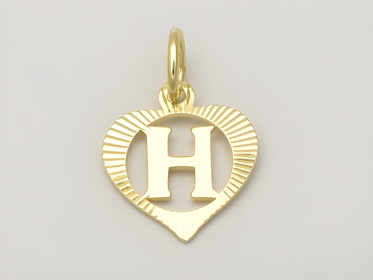 Herz Anhänger mit Buchstabe H aus 333 Gold, diamantiert, Hersteller Juwelier Harnisch. Elegantes Design für eine besondere persönliche Note. Ideal als Geschenk oder für den eigenen Schmuck.