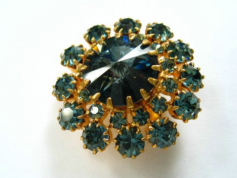 Blaue Strass Brosche - Sexy City Look - rund, Hersteller: Juwelier Harnisch, Strass Brosche - Blau, elegant und funkelnd, ideal für modische Akzente.