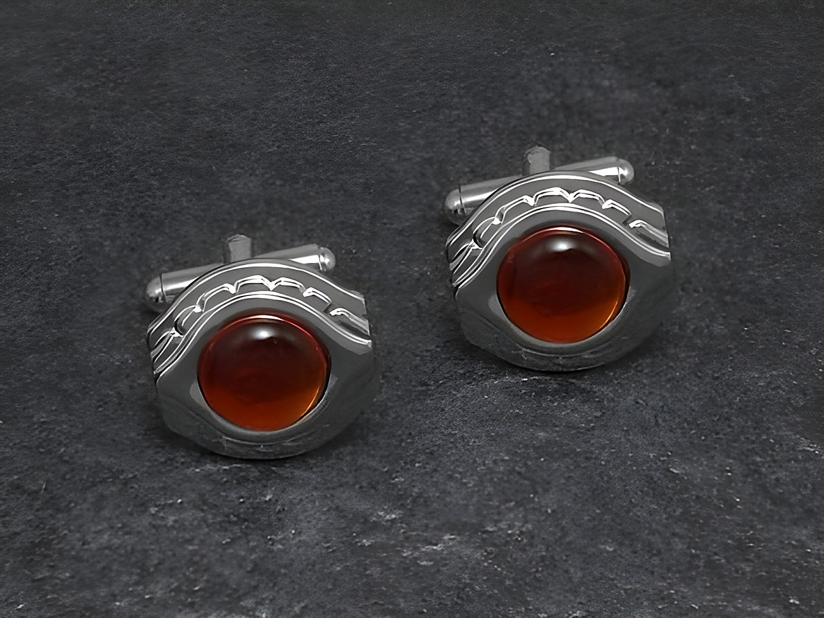 Manschettenknöpfe in rot mit einem Durchmesser von 18,2 mm, silberfarbenes Design, hergestellt von Juwelier Harnisch, elegant und stilvoll für jeden Anlass.