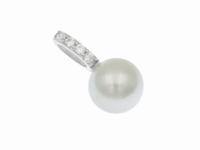 Anhänger Süßwasser Zuchtperle in Sterling Silber rhodiniert, ausgestattet mit funkelnden Zirkonia, elegantes und zeitloses Design, ideal für Schmuckliebhaber, Hersteller Juwelier Harnisch.
