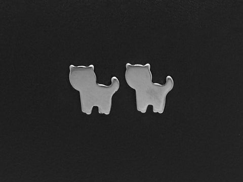 60830-0 Edelstahl Ohrringe in Katzenform als Ohrstecker, Hersteller Juwelier Harnisch, stilvolles Design für Katzenliebhaber, glänzende Oberfläche, ideal für den Alltag und besondere Anlässe.