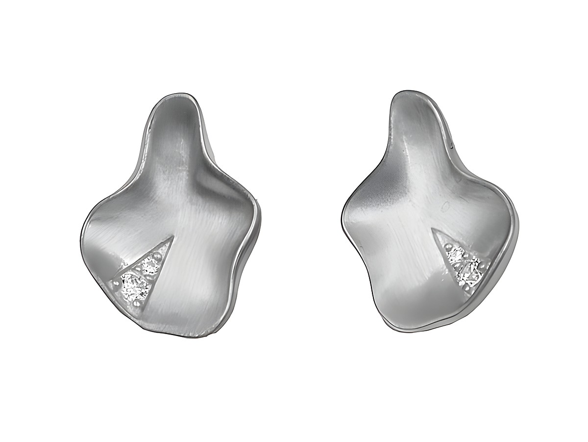 Blattförmige Ohrstecker aus 925 Sterling Silber, teilmattiert und rhodiniert, dekoriert mit Zirkonia, gefertigt von Juwelier Harnisch, elegantes und modernes Design.