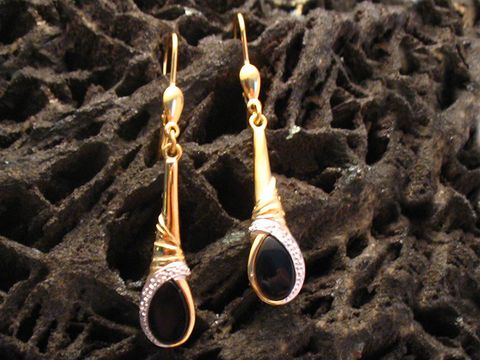 Goldene Ohrhänger mit Onyx und Diamant, bicolor, vom Juwelier Harnisch, elegant gestaltet mit Stein, ideal für festliche Anlässe.
