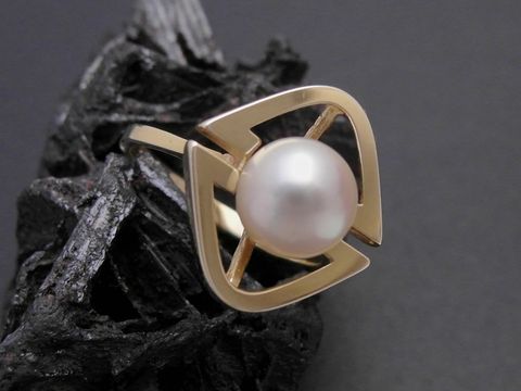 Gold Perlen Ring symbolisch Gr. 55 mit Zuchtperle 7,7 mm in Gold 585 von Juwelier Harnisch, bis Gr. 56/18, elegant und zeitlos, ideal für besondere Anlässe.