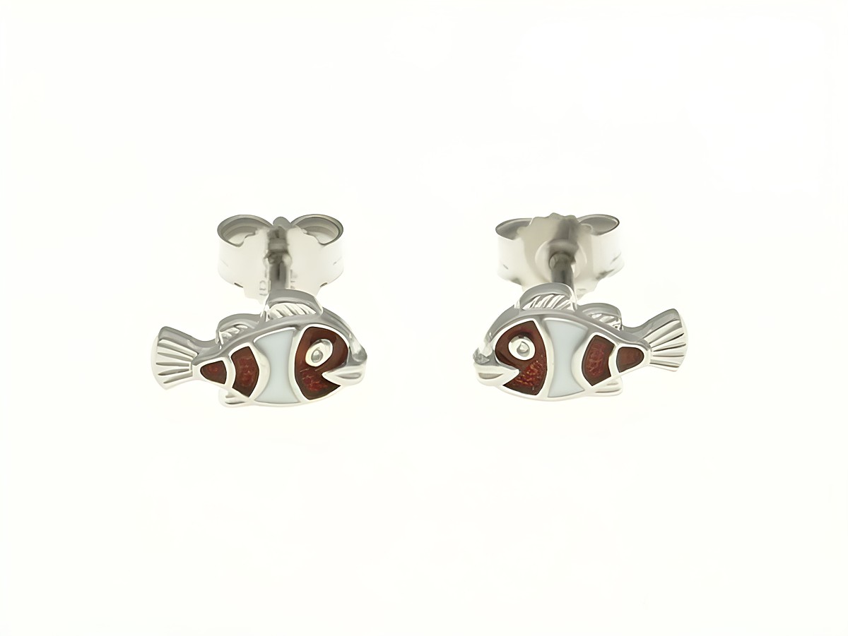 Clownfisch Ohrstecker aus rhodiniertem Sterling Silber mit farbenfrohem Emaille-Design, ideal für Kinder, hergestellt von Juwelier Harnisch.