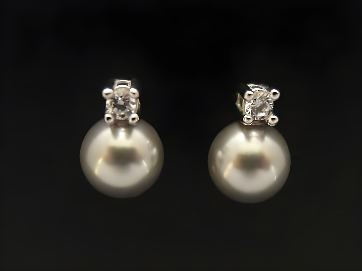 Ohrstecker aus Sterling Silber rhodiniert mit Zirkonia und grauen Zuchtperlen, elegant und zeitlos, Hersteller Juwelier Harnisch, ideal für besondere Anlässe.