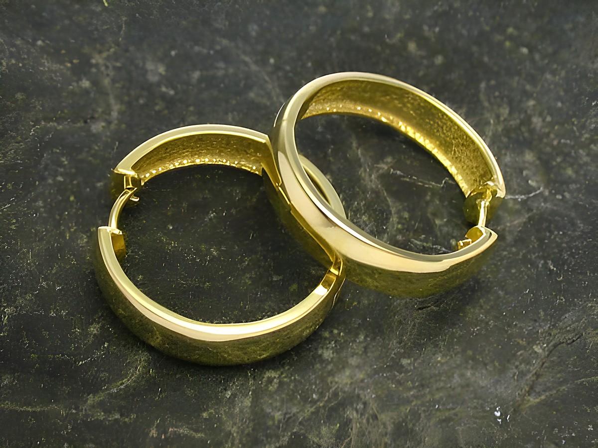 Creolen MODERN aus sterling Silber vergoldet, verführerisch im Design, ideal für einen eleganten Look, Hersteller Juwelier Harnisch, hochwertig verarbeitet und glänzend.