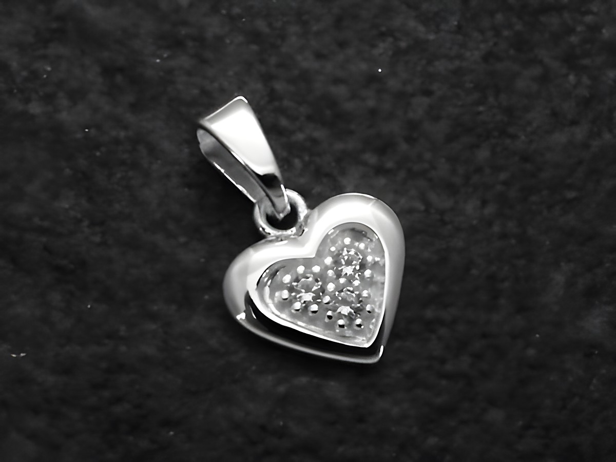 Herz Anhänger aus Sterling Silber mit Zirkonia, süßes Design, Hersteller Juwelier Harnisch, ideal als Schmuckstück für besondere Anlässe.