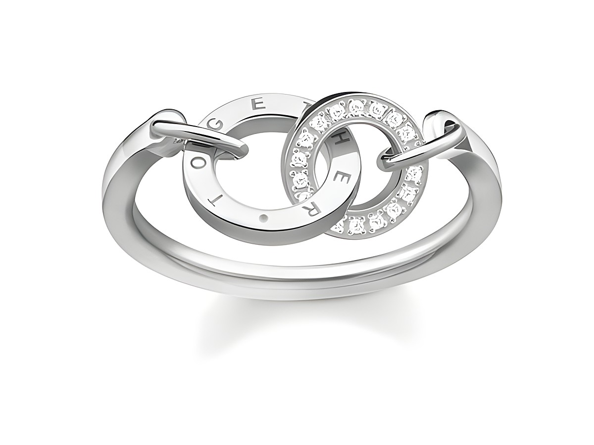 Silberner Ring von Thomas Sabo mit Zirkonia, Größe 48, zwei miteinander verbundenen Ringen, einer graviert mit Together und der andere mit funkelnden Zirkonia verziert.