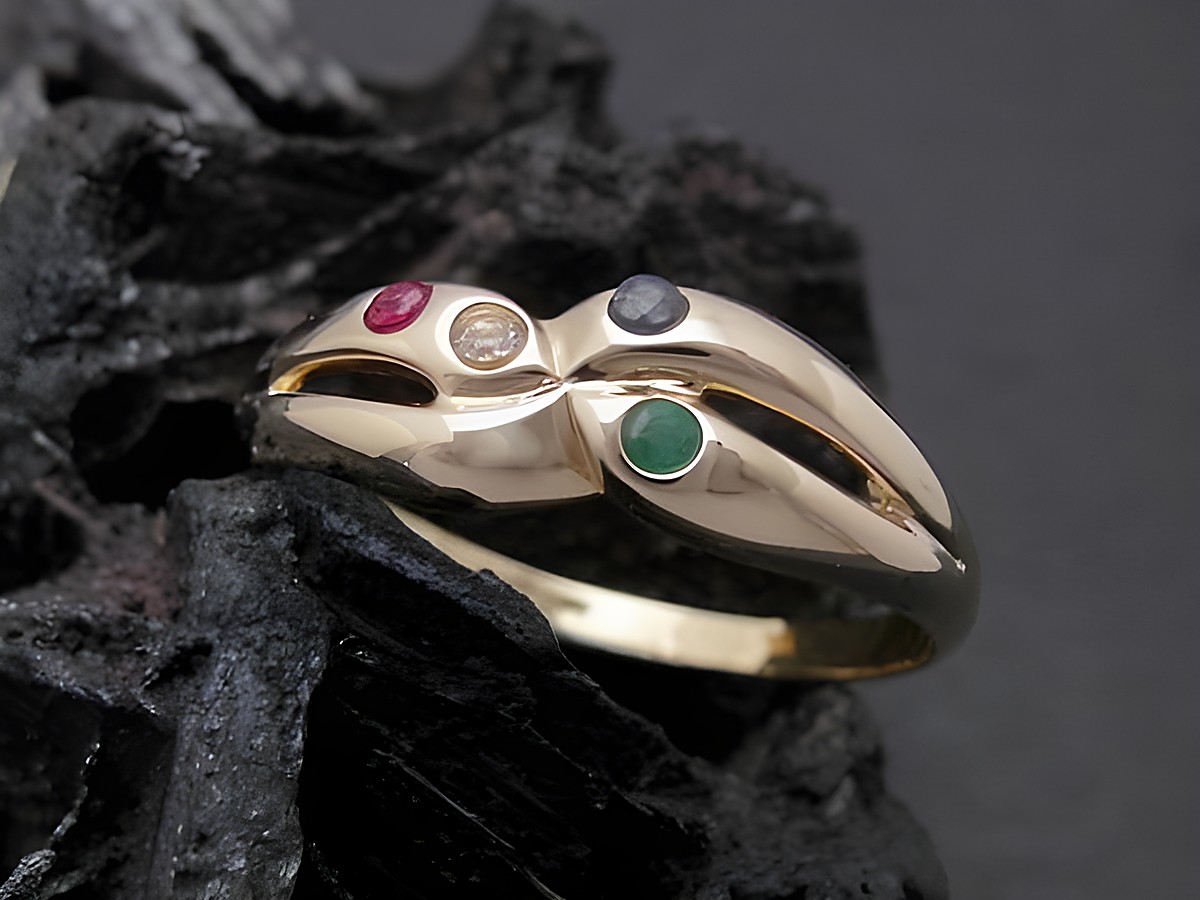 Gold Ring aus 585er Gold mit Smaragd, Rubin, Safir und Zirkonia. Jewel Harnisch, Größe 51,5 bis 52/17. Elegantes Design, ideal als Geschenk oder für besondere Anlässe.