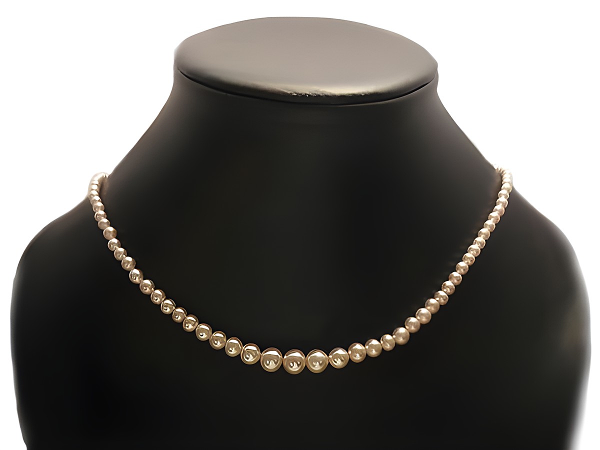 Perlenkette verlaufend mit Silberverschluss, 43 cm, Hersteller Juwelier Harnisch, Zuchtperlen, perfekter Modeschmuck für elegante Anlässe.