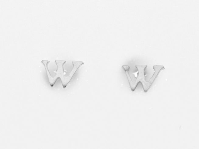 Ohrringe Ohrstecker Buchstabe W aus Silber 925 mit Initialien vom Hersteller Juwelier Harnisch, elegante und individuelle Schmuckstücke für jeden Anlass.