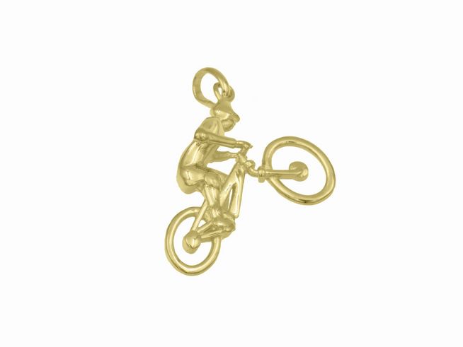 Ein Anhänger in Form eines Radfahrers, aus sterling Silber in Gelbgold vergoldet, mit detaillierter Darstellung eines Bikers, hergestellt von Juwelier Harnisch, Sportmotiv.