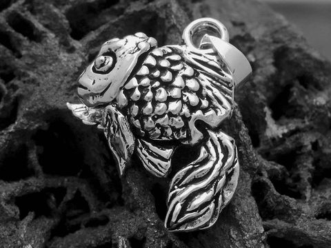Koi Karpfen Anhänger aus Sterling Silber mit beweglichem Kopf, Flossen und Schwanz, detailreich gestaltet, ideal für Tierliebhaber und Schmuckbegeisterte.