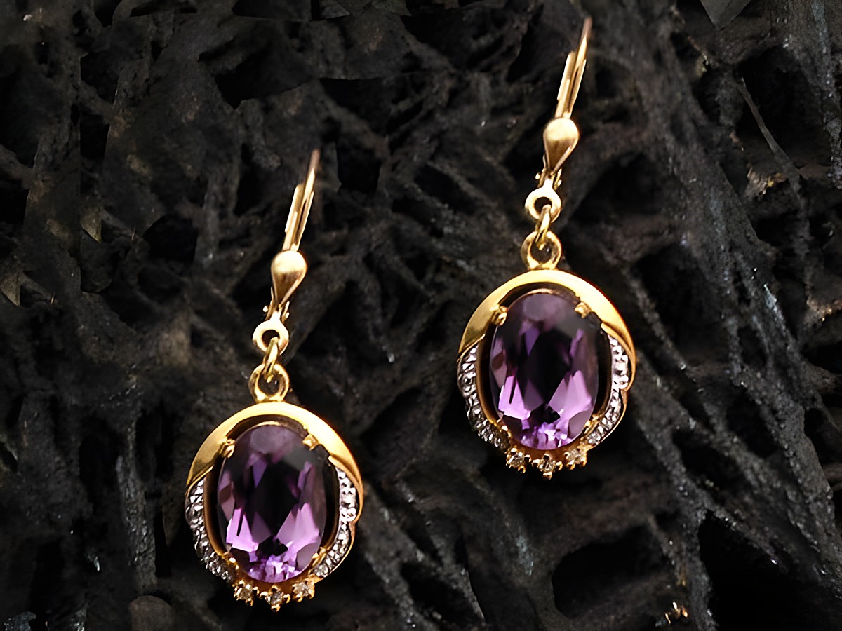Ohrringe - Gold 585 - bicolor - Diamant 0,03 ct. W/P, Hersteller: Juwelier Harnisch, Ohrhänger mit Stein in violett gefasst, elegant und dekorativ für jeden Anlass.