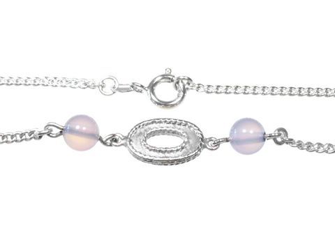 Lange Silberkette mit vier lila Steinperlen und rhodiniertem Mittelteil, hergestellt von Juwelier Harnisch, elegantes Collier für stilvolle Auftritte.