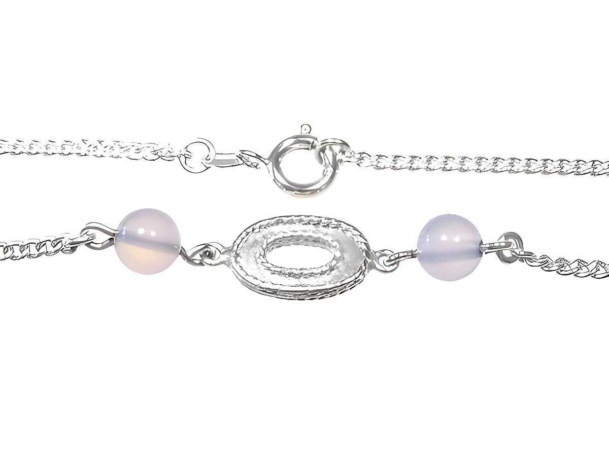 Lange Silberkette mit vier lila Steinperlen und rhodiniertem Mittelteil, hergestellt von Juwelier Harnisch, elegantes Collier für stilvolle Auftritte.