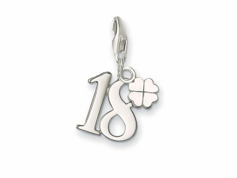 Thomas Sabo Glückszahl 18 Charms Anhänger aus Silber mit der Zahl 18 und einem vierblättrigen Kleeblatt als Glücksbringer, ideal für persönliche Schmuckkollektionen.