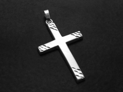 Kreuz Anhänger aus Sterling Silber mattiert mit Diamantschliff und Muster, Hersteller Juwelier Harnisch, elegantes Design für besondere Anlässe.