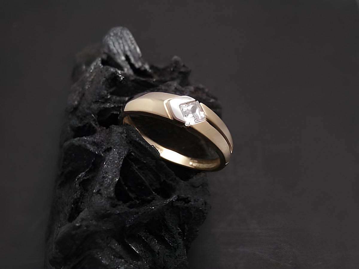 Gold Ring schön Gold 333 Zirkonia Gr. 56 Hersteller Juwelier Harnisch bis Gr. 56/18. Eleganter Ring mit glänzender Optik und strahlendem Zirkonia. Ideal als Schmuckstück für jeden Anlass.