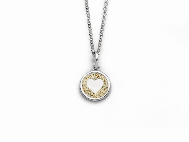 DUR Kette Liebe 2.0 - K2667 - Sterling Silber - 42cm mit einem runden Anhänger, der ein herzförmiges Element in Mittelschicht zeigt, umgeben von silbernem Rand.