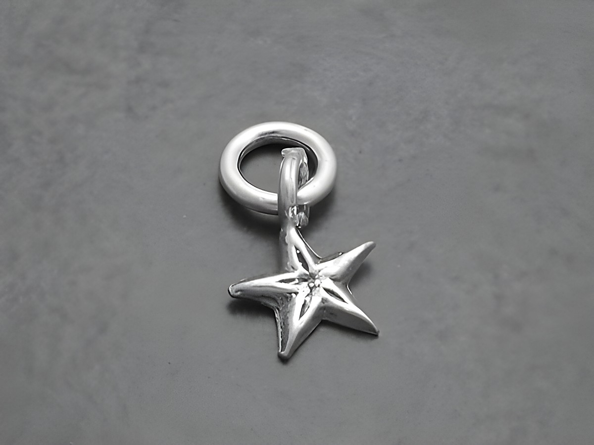 925 Sterling Silber Anhänger in Form eines Sterns, hergestellt vom Juwelier Harnisch, ideal für Schmuck mit Sonne Mond Sterne Motiven.