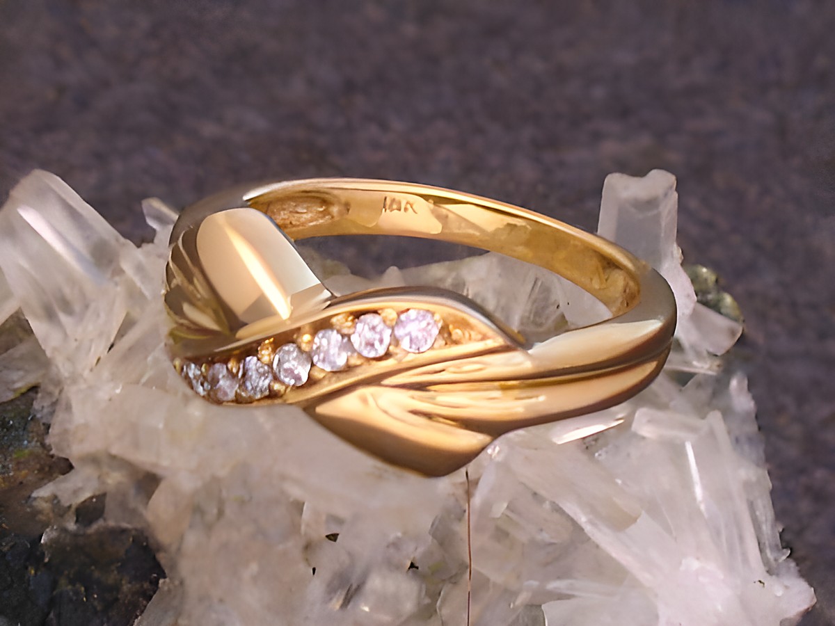 Gold 750 Ring edel Brilliant Größe 53,5 mit geschwungener Form und funkelnden Zirkonia Steinen von Juwelier Harnisch ideal bis Größe 54 17,5.