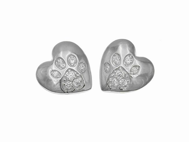 Ohrstecker aus Sterling Silber in Herzform mit einer Pfote, poliert und rhodiniert, verziert mit Zirkonia, Hersteller Juwelier Harnisch.