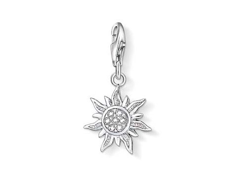Charm Anhänger von Thomas Sabo mit sonnensymbol in Sterling Silber, verziert mit Zirkonia, ideal für eine Strand- und Meer-Themen-Kollektion.