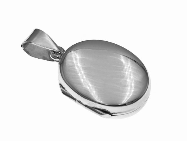 Oval Sterling Silber Medaillon poliert mit einer Größe von 32 mm, elegant und schlicht, ideal für persönliche Gravuren oder als stilvolles Schmuckstück, Hersteller Juwelier Harnisch.