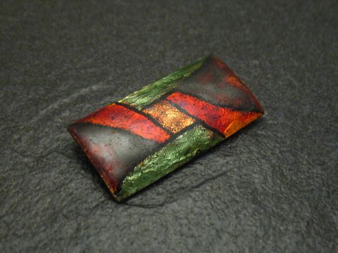 Brosche ART rot-grün-gelb aus Emaille, vergoldet, vintage, Hersteller Juwelier Harnisch, mit geometrischem Design und lebhaften Farben. Ideal als dekoratives Accessoire.