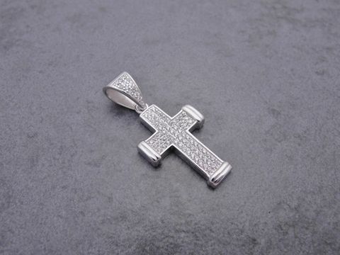 Silber Anhänger Kreuz mit weißen Kristallen, 34 mm, hergestellt von Juwelier Harnisch, ideal für religiöse Anlässe, verleiht jedem Outfit einen eleganten Akzent.