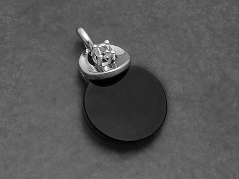 Silber Anhänger ECHT Onyx Schwarz TOP Design von Juwelier Harnisch mit funkelndem Element, perfekt für eleganten Schmuckliebhaber. Hochwertige Verarbeitung mit auffälligem Onyx.