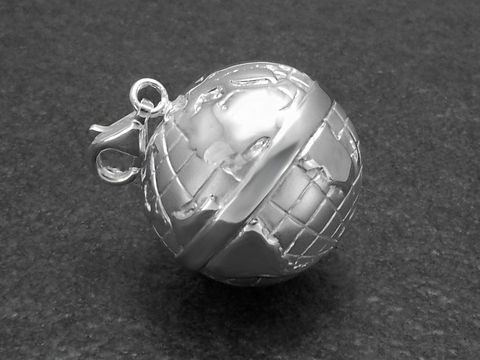 Weltkugel 27 mm Charms Anhänger aus Sterling Silber mit Karabiner von Juwelier Harnisch, detaillierte Darstellung der Kontinente, ideal für persönliche Schmuckstücke.