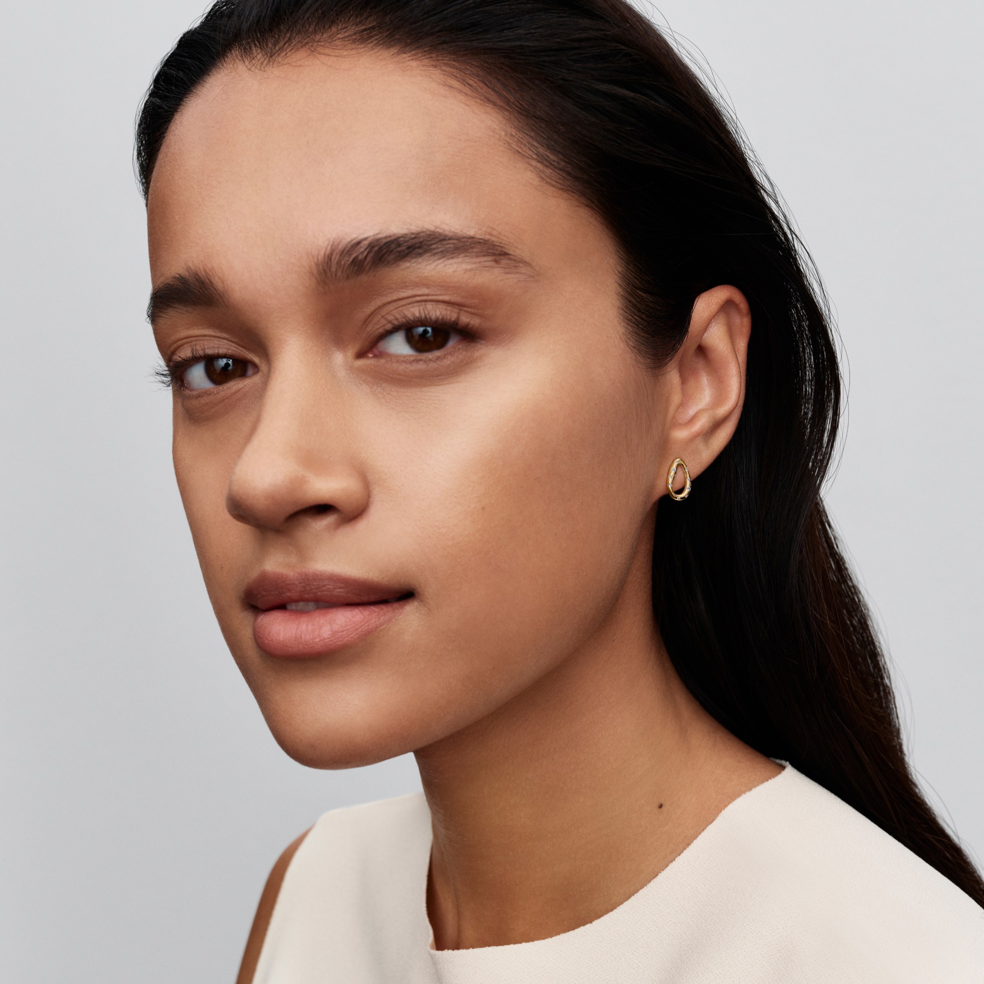 Pandora Organisch geformte ovale Ohrstecker mit Steinen Zirkonia - Gelbgold Vergoldung – Ansicht 3