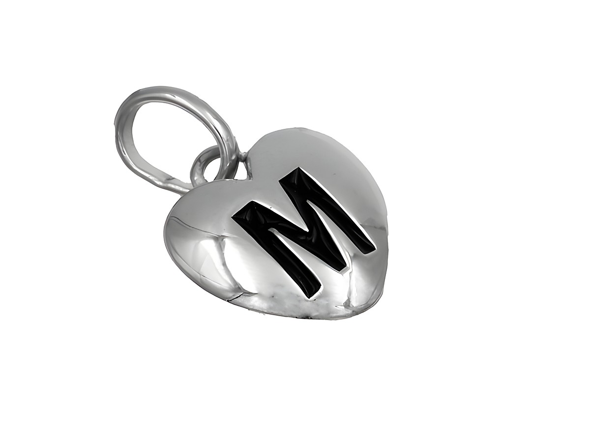 Anhänger Herz Buchstabe M aus 925 Sterling Silber, poliert und rhodiniert, hergestellt von Juwelier Harnisch, geeignet für Kinder.