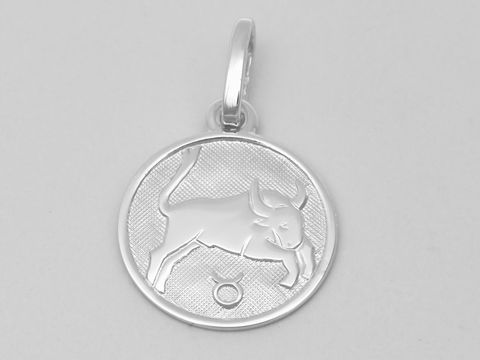 Sternzeichen Anhänger Stier aus poliertem Weißgold 585 mit einem Durchmesser von 14 mm, Hersteller Juwelier Harnisch, detailreiche Darstellung eines Stiers.