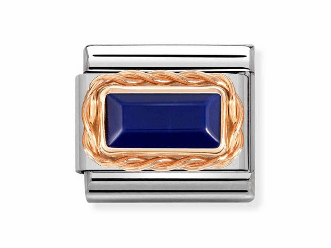 Ein elegantes Schmuckstück von Nomination aus Edelstahl mit einem rechteckigen, blauen Lapislazuli im Baguette-Schliff, umgeben von einer Kordelfassung aus Roségold 375.