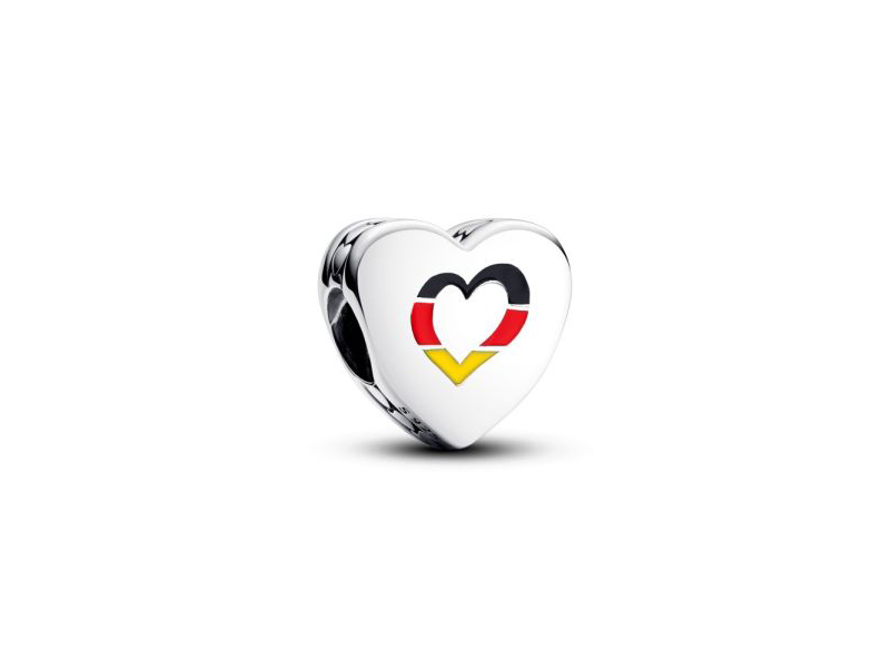 Ein silberner Herzanhänger mit Emaille in den Farben Schwarz, Rot und Gold, der ein herzförmiges Motiv zeigt und die Liebe zu Süddeutschland symbolisiert.