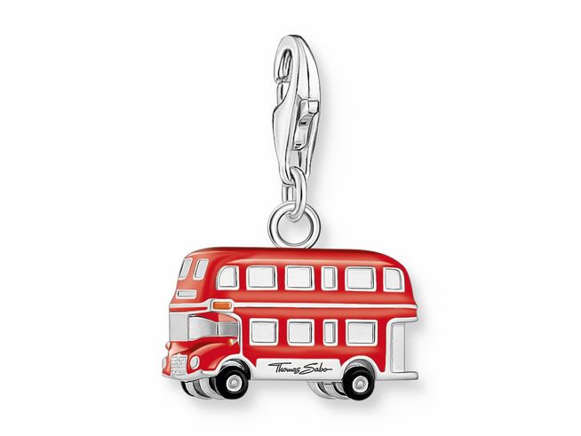 Charm-Anhänger von Thomas Sabo in Form eines roten London Busses aus Silber und Emaille, detailreiche Gestaltung mit einer Befestigungsmöglichkeit.